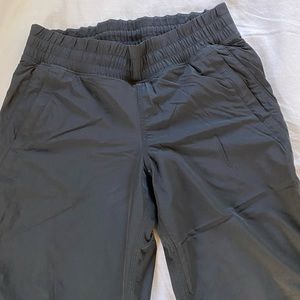 Lululemon dog runner pants size 4